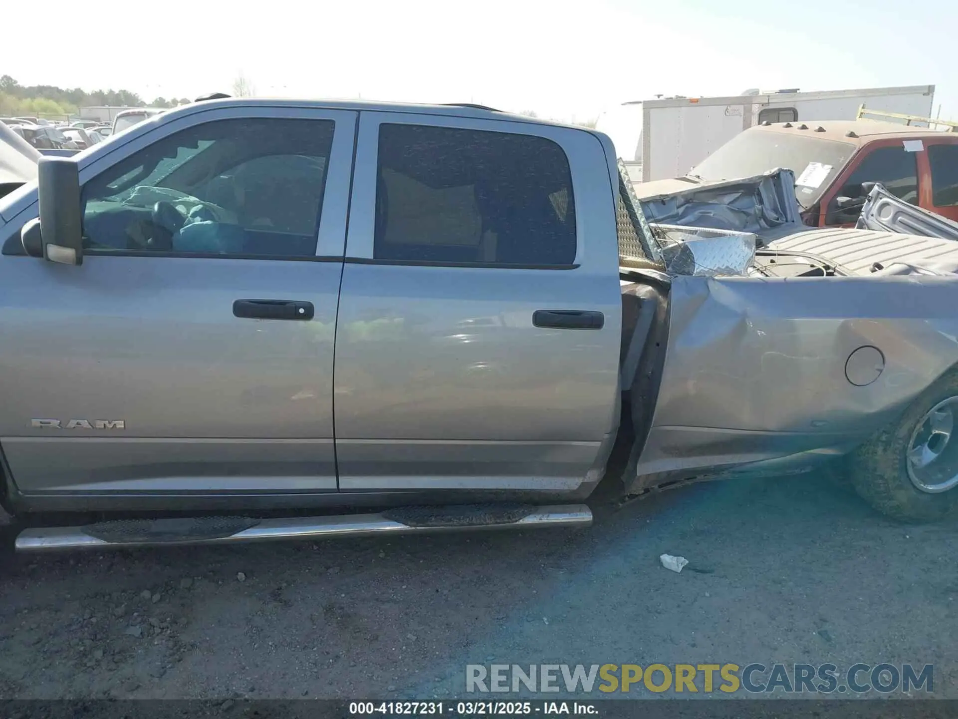 14 Photograph of a damaged car 3C63RRGLXLG114067 RAM 3500 2020