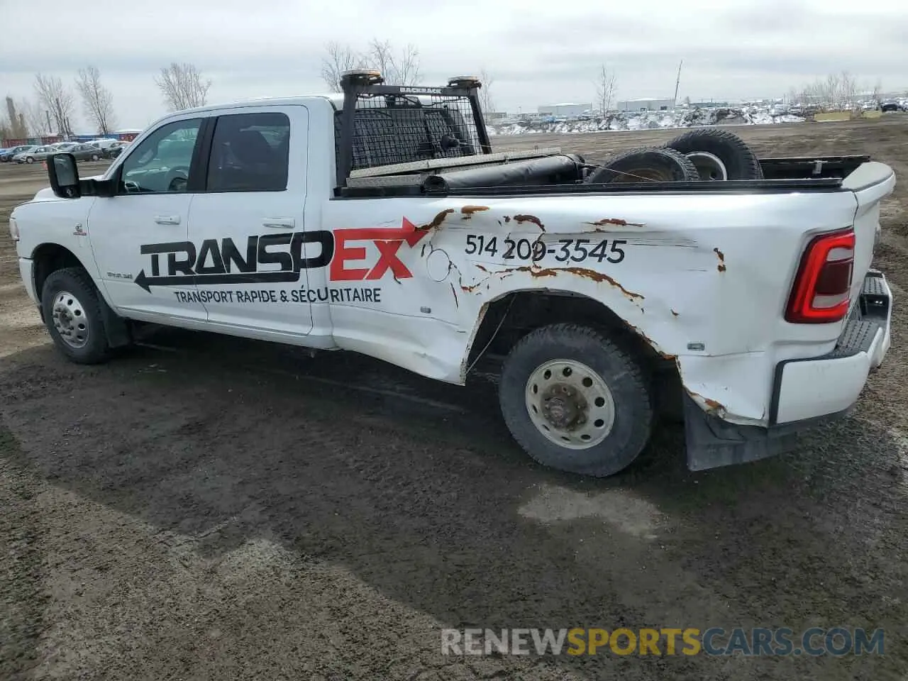 2 Photograph of a damaged car 3C63RRHLXLG232845 RAM 3500 2020