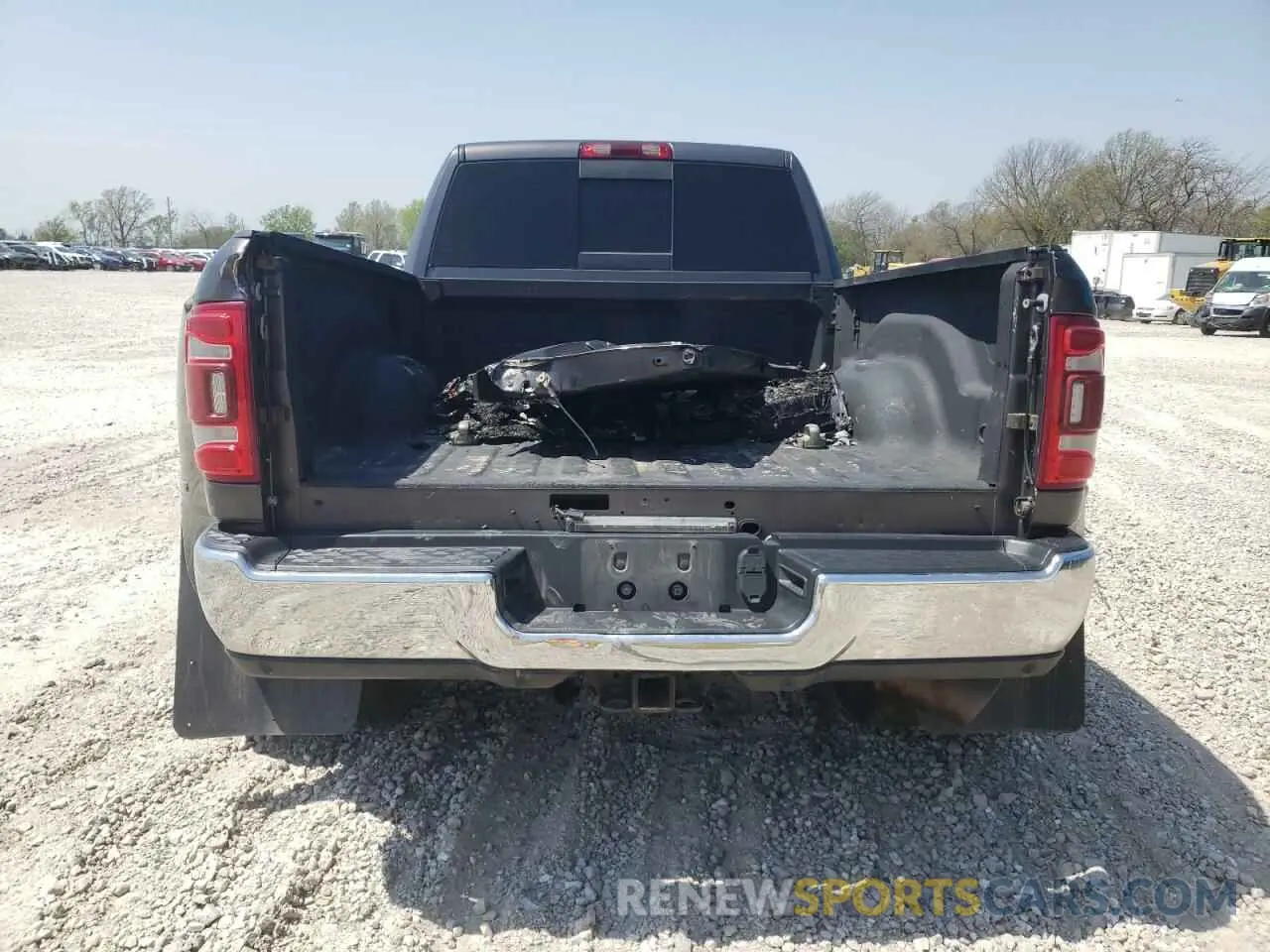 6 Photograph of a damaged car 3C63RRLL2LG120919 RAM 3500 2020