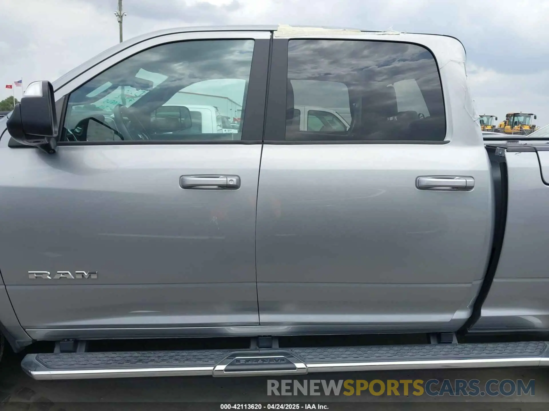 14 Photograph of a damaged car 3C63R2DLXMG602531 RAM 3500 2021