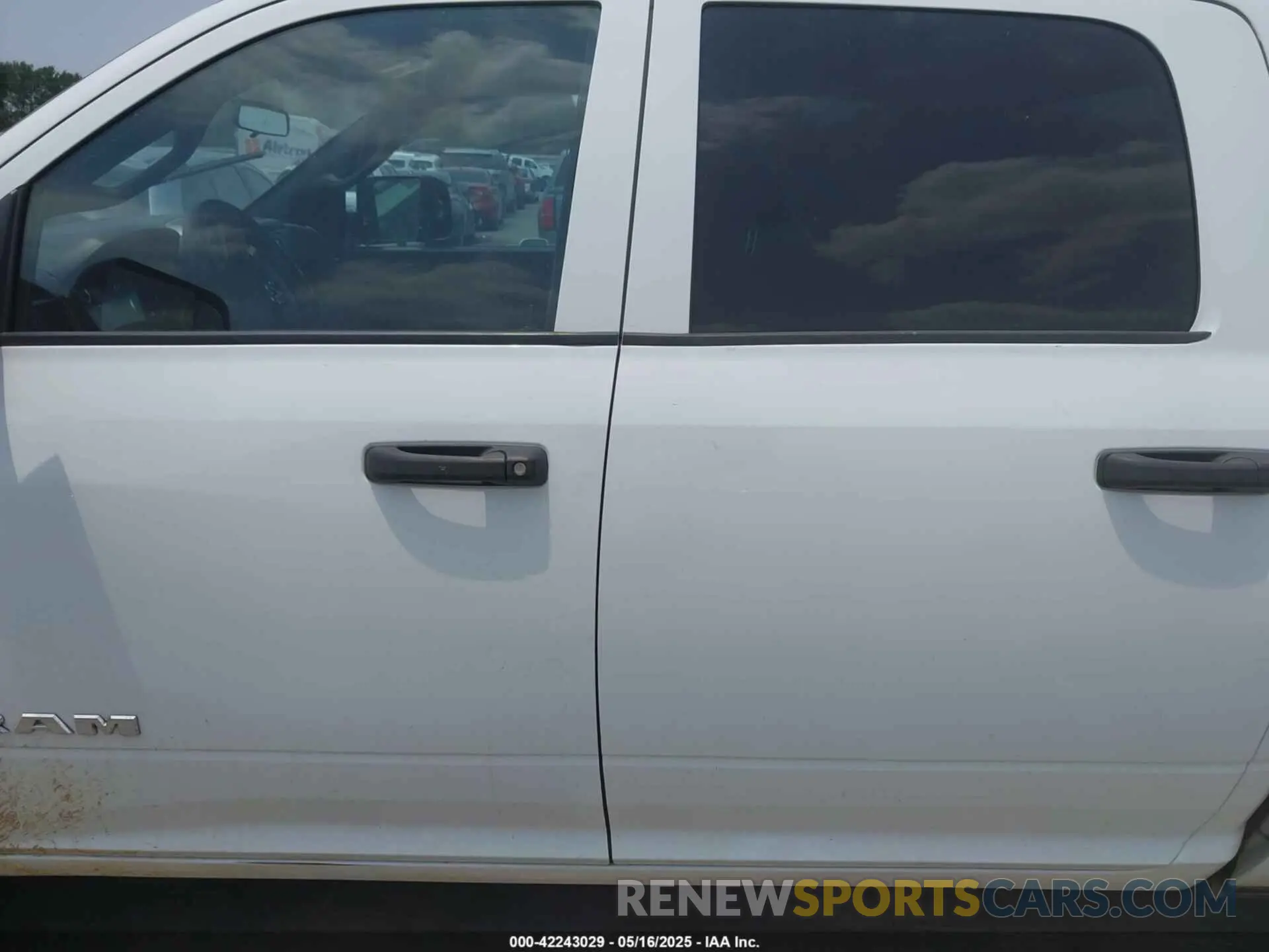 14 Photograph of a damaged car 3C63R2GL2MG504590 RAM 3500 2021