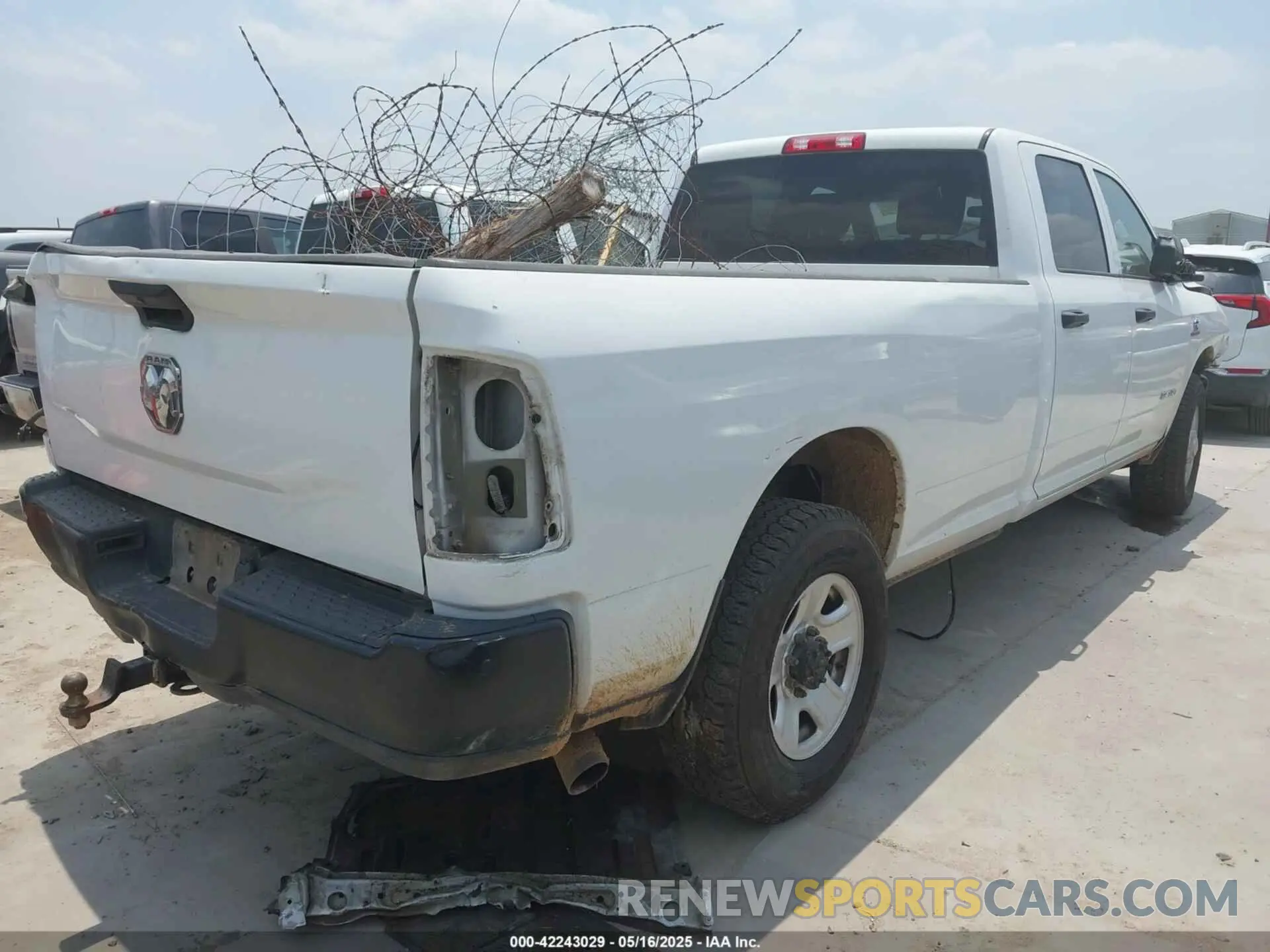 4 Photograph of a damaged car 3C63R2GL2MG504590 RAM 3500 2021