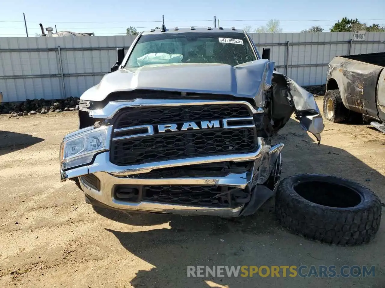 5 Photograph of a damaged car 3C63RPGL4MG592328 RAM 3500 2021