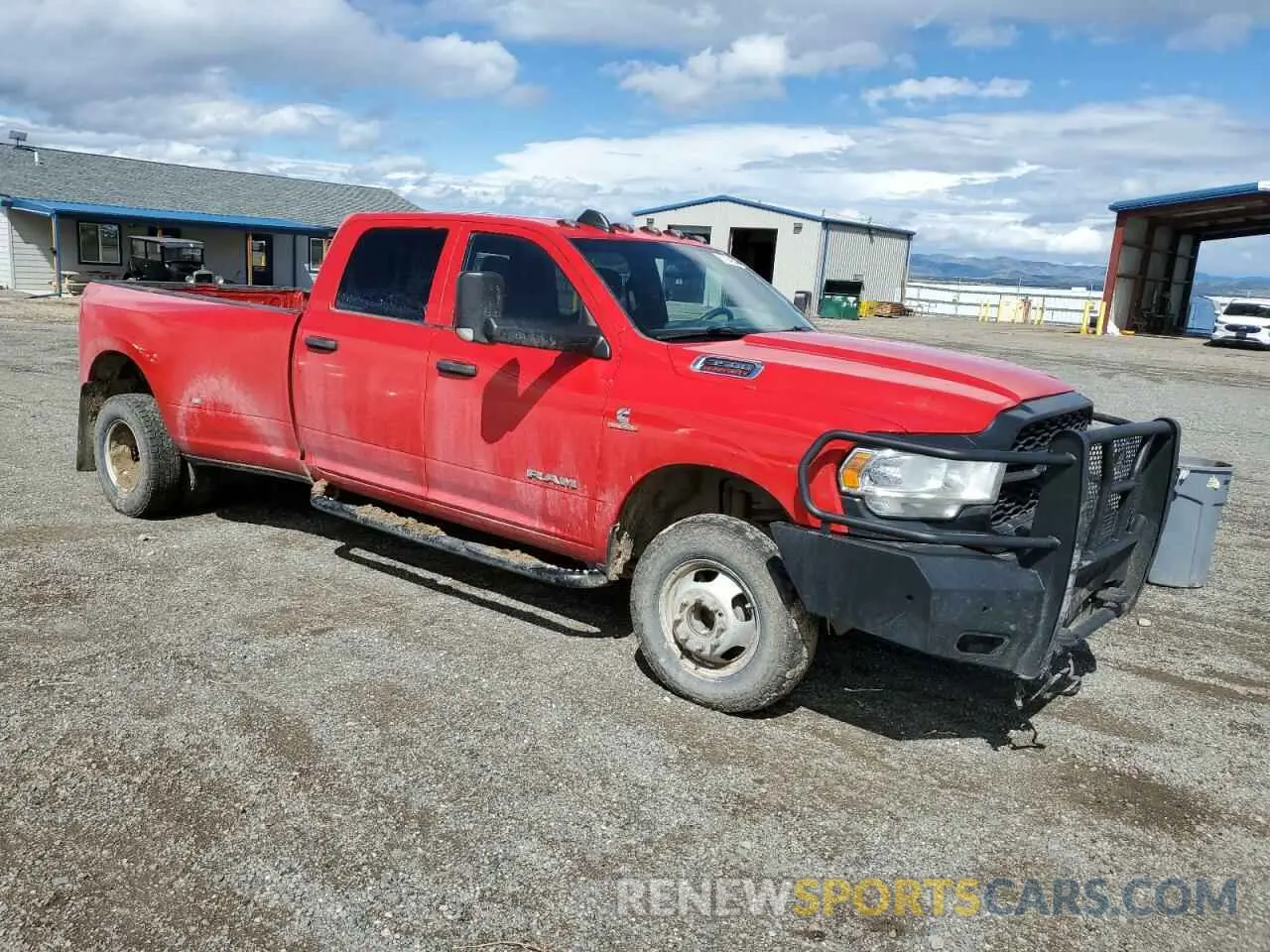 4 Photograph of a damaged car 3C63RRGL0MG565753 RAM 3500 2021
