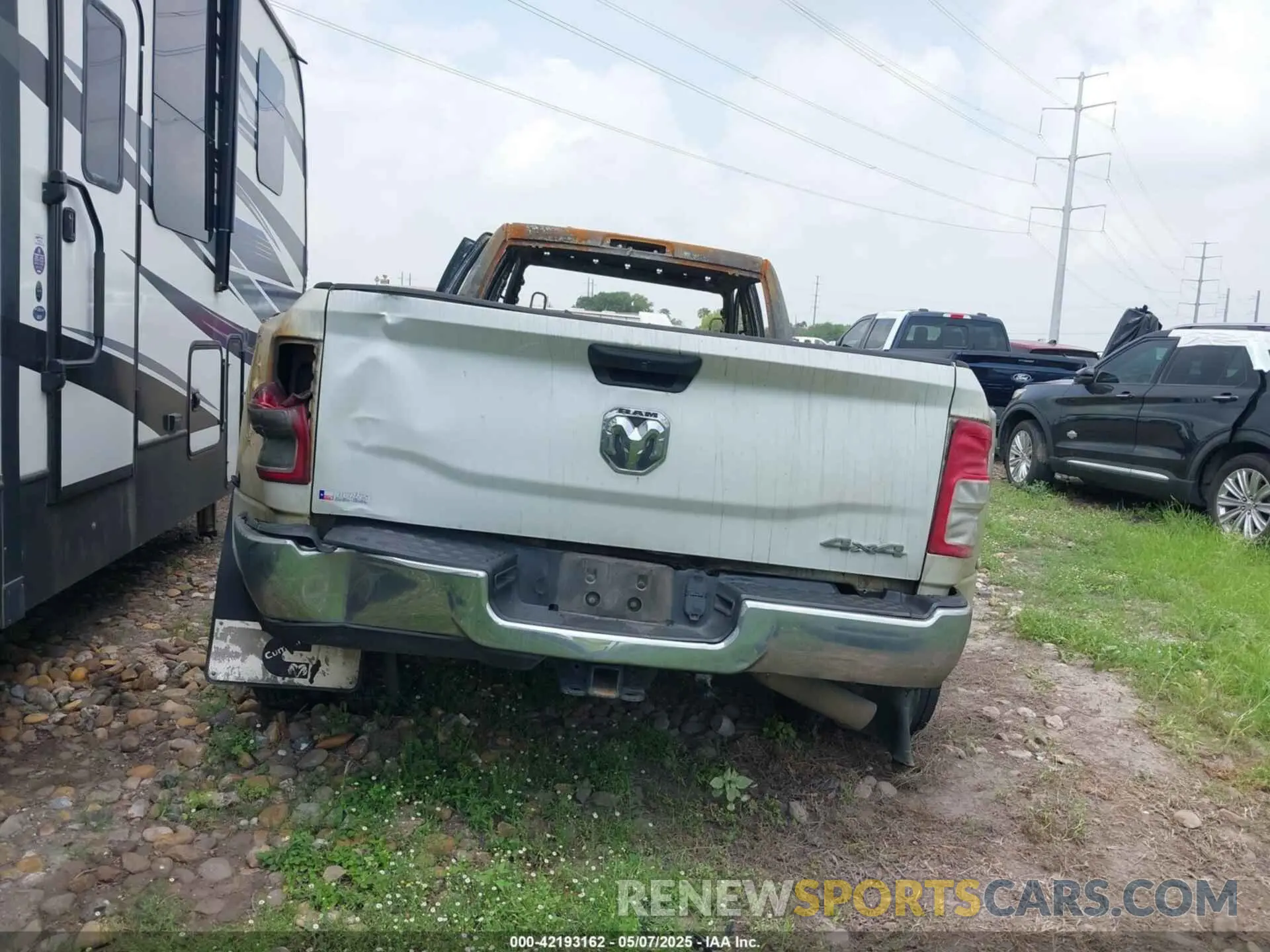 8 Photograph of a damaged car 3C63RRGL1MG549559 RAM 3500 2021