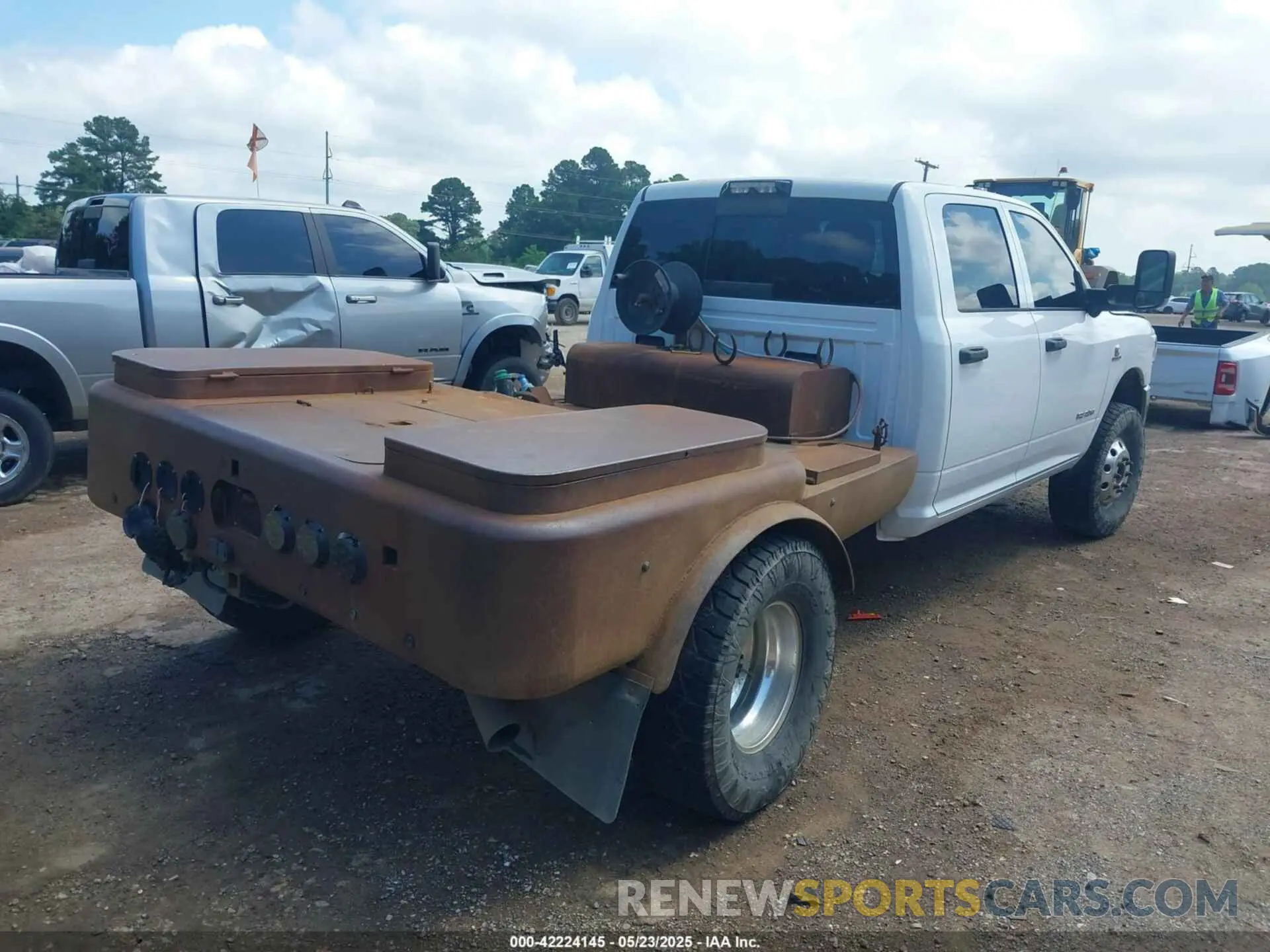 4 Photograph of a damaged car 3C63RRGL2MG566886 RAM 3500 2021