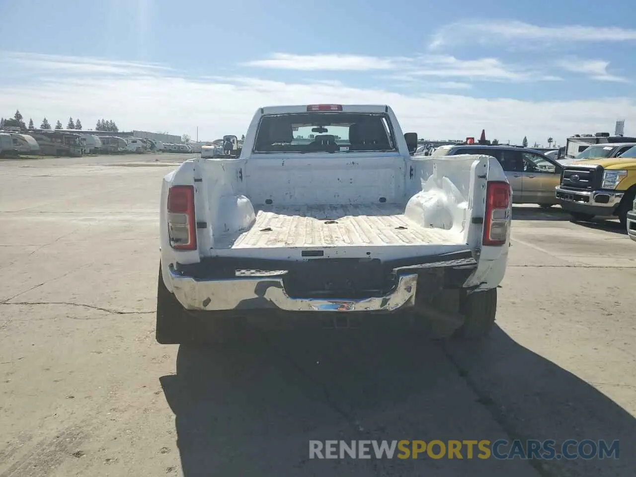 6 Photograph of a damaged car 3C63RRGL7MG588964 RAM 3500 2021
