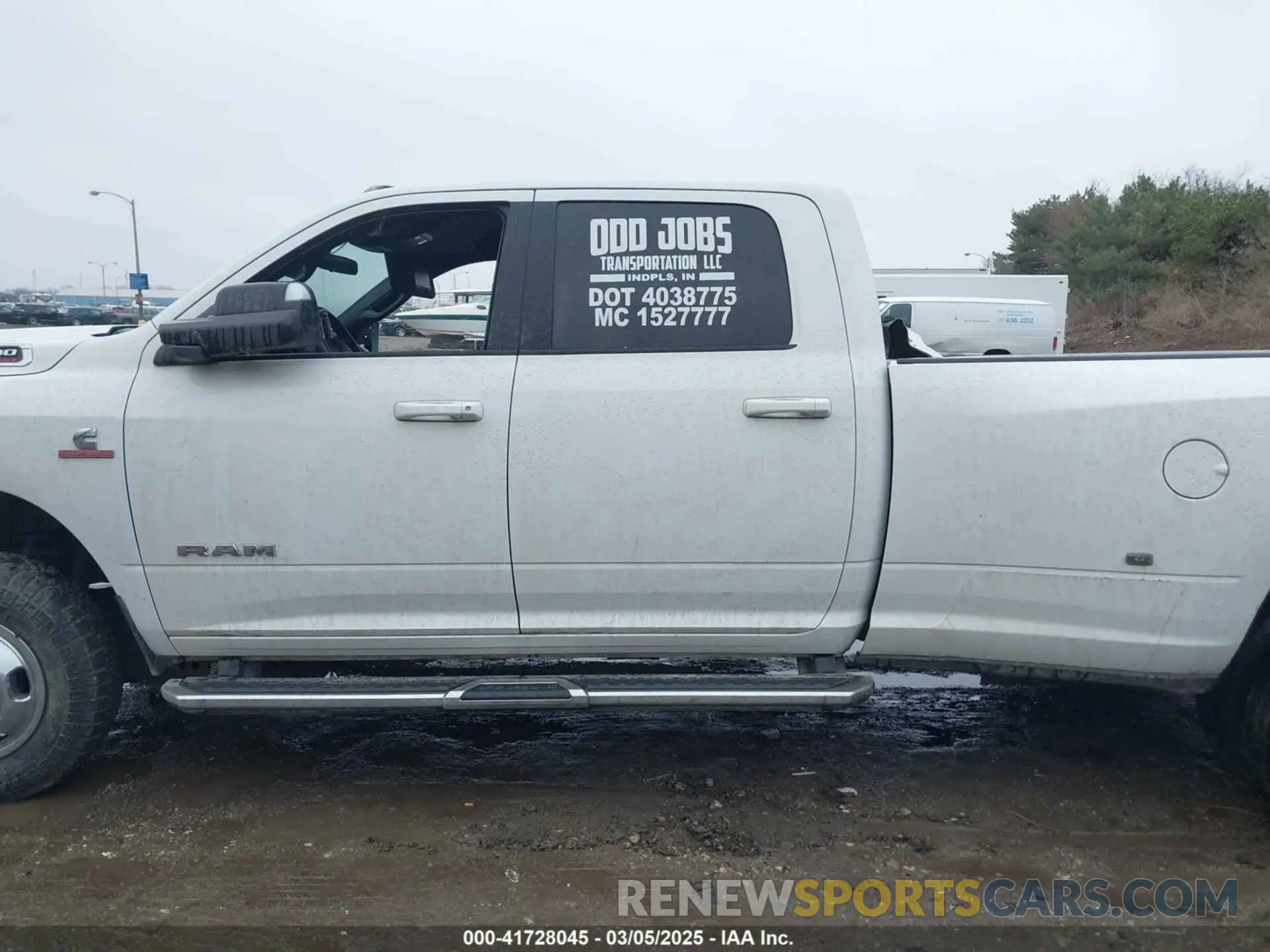 14 Photograph of a damaged car 3C63RRHL1MG640376 RAM 3500 2021
