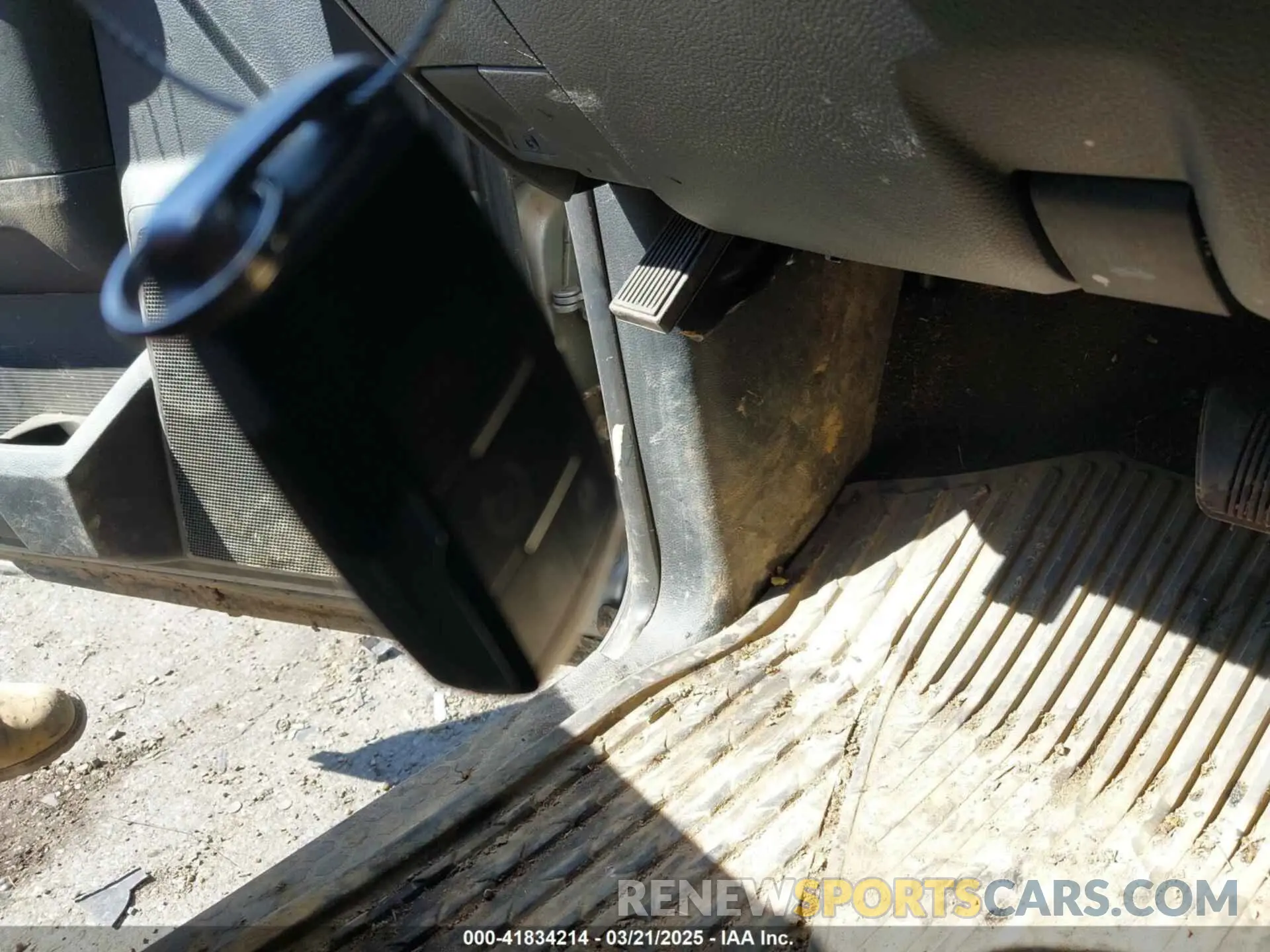 10 Photograph of a damaged car 3C63RRHL4MG649587 RAM 3500 2021