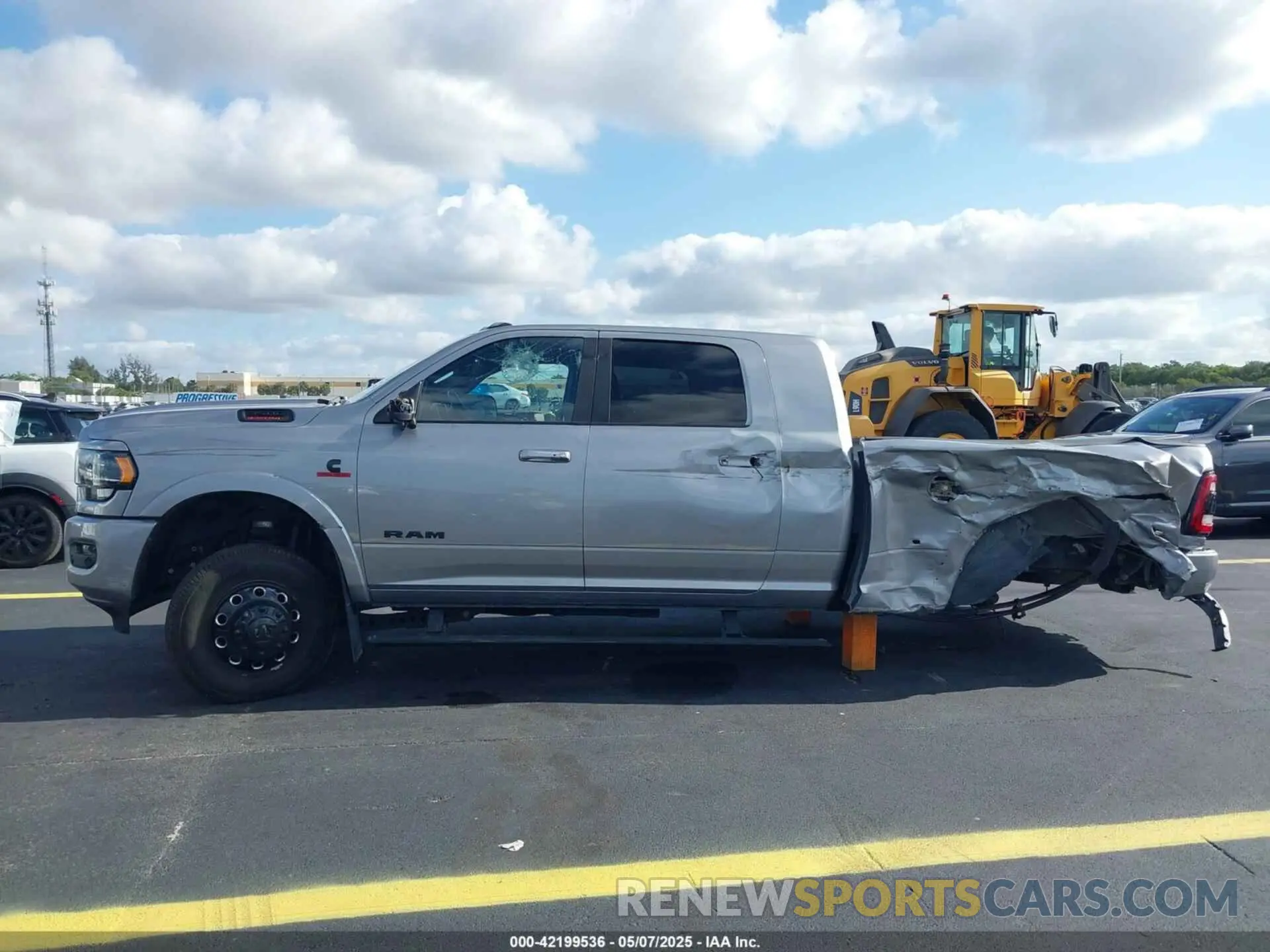 14 Photograph of a damaged car 3C63RRPL4MG508178 RAM 3500 2021