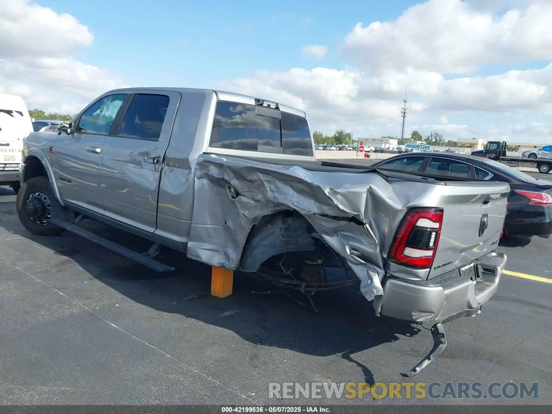 3 Photograph of a damaged car 3C63RRPL4MG508178 RAM 3500 2021