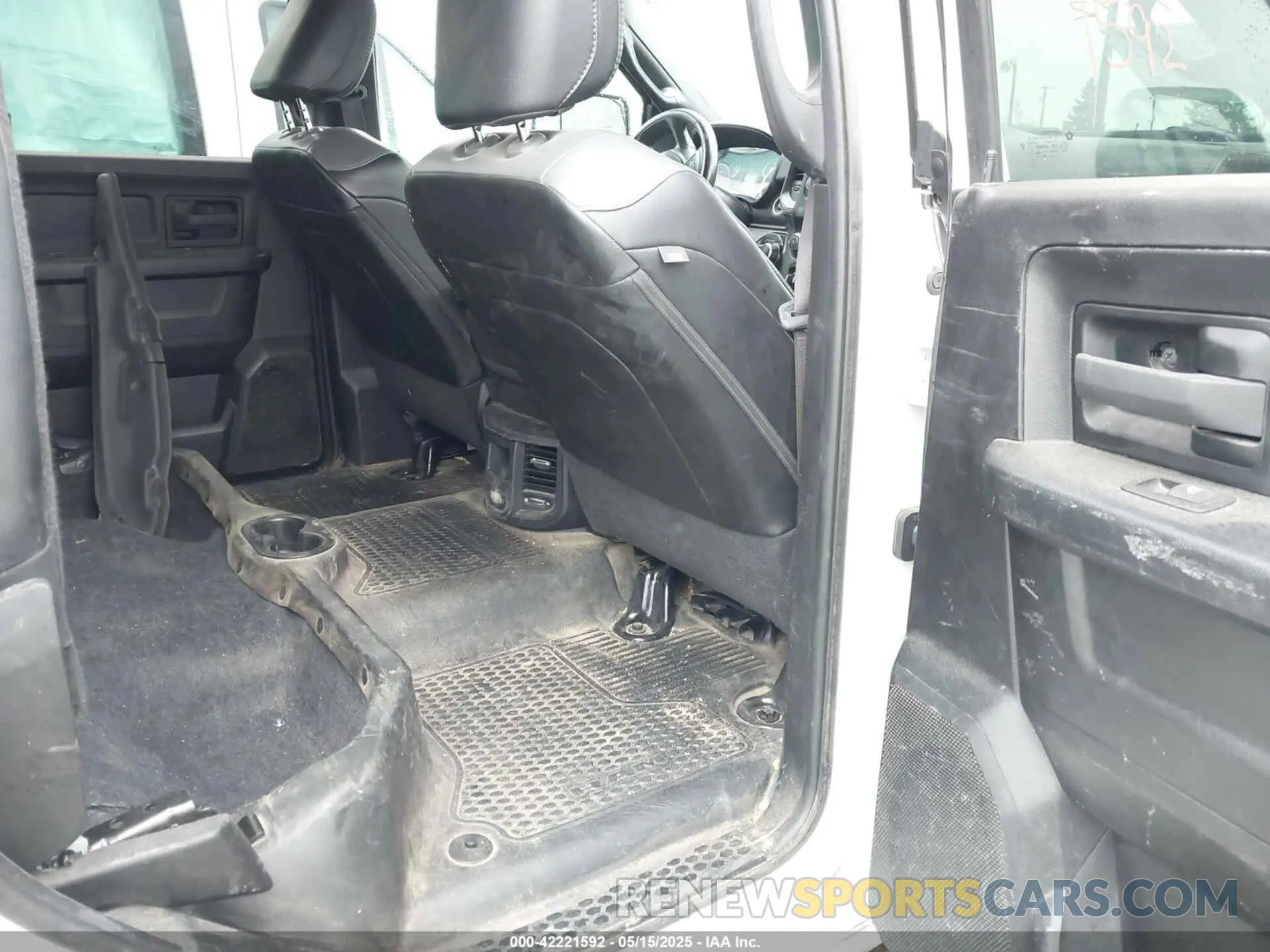 6 Photograph of a damaged car 3C63R3GJ5NG310870 RAM 3500 2022