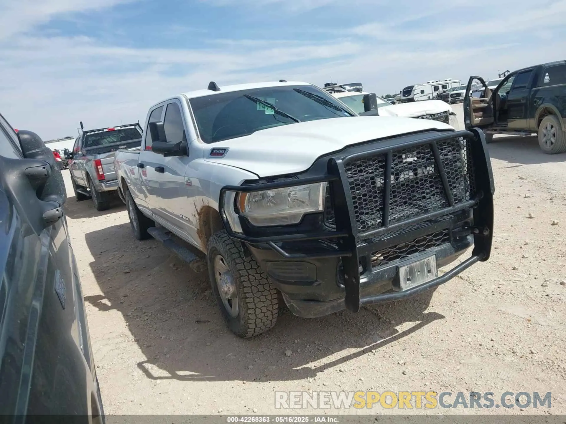 13 Photograph of a damaged car 3C63R3GJ8NG238708 RAM 3500 2022