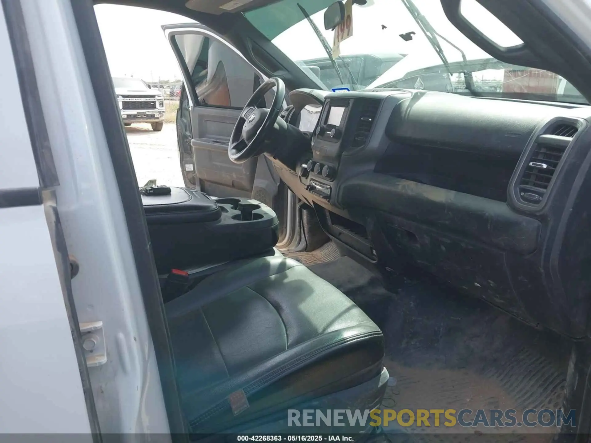 7 Photograph of a damaged car 3C63R3GJ8NG238708 RAM 3500 2022