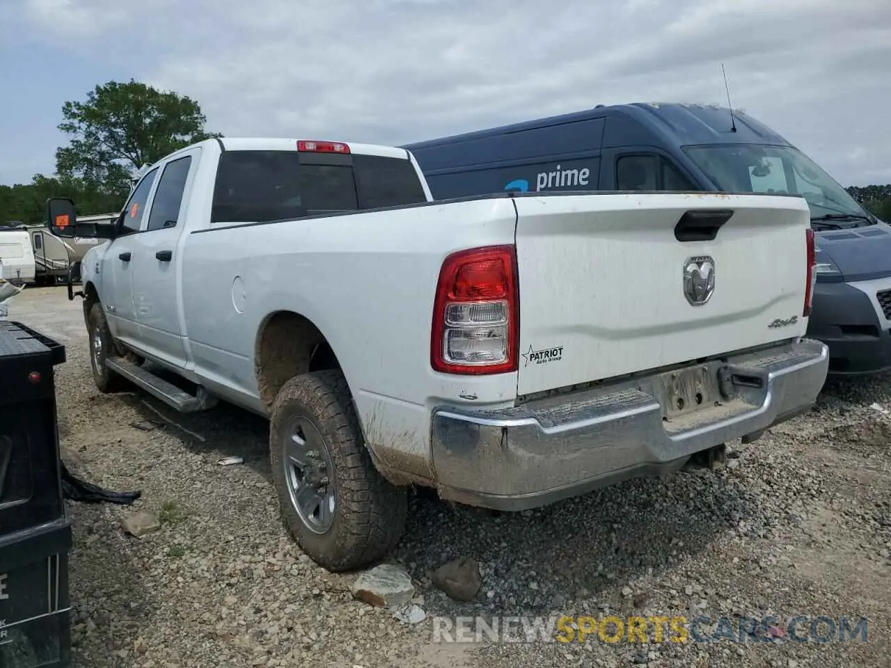 2 Photograph of a damaged car 3C63R3GL4NG415529 RAM 3500 2022