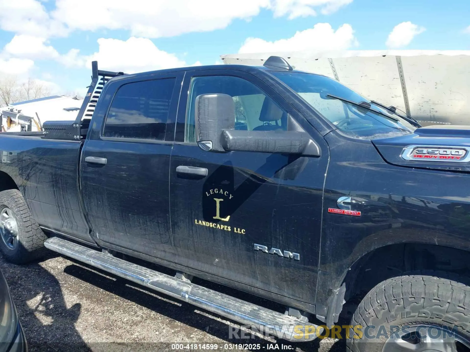 13 Photograph of a damaged car 3C63R3GLXNG175225 RAM 3500 2022