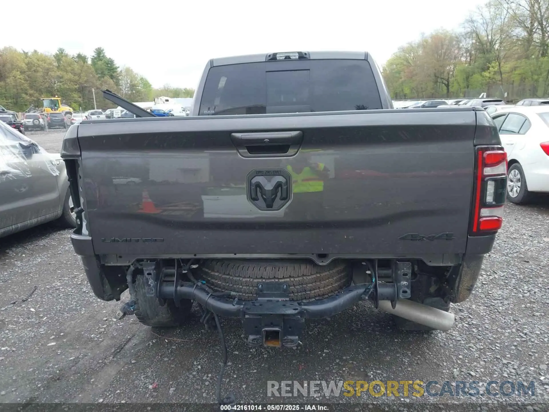16 Photograph of a damaged car 3C63R3PL1NG304324 RAM 3500 2022