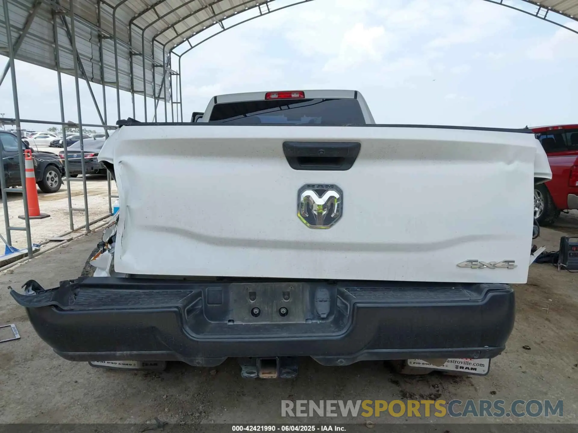 14 Photograph of a damaged car 3C63RRGL6NG139843 RAM 3500 2022