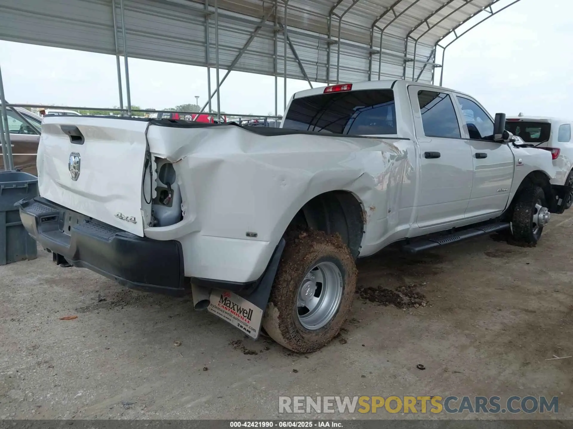 4 Photograph of a damaged car 3C63RRGL6NG139843 RAM 3500 2022