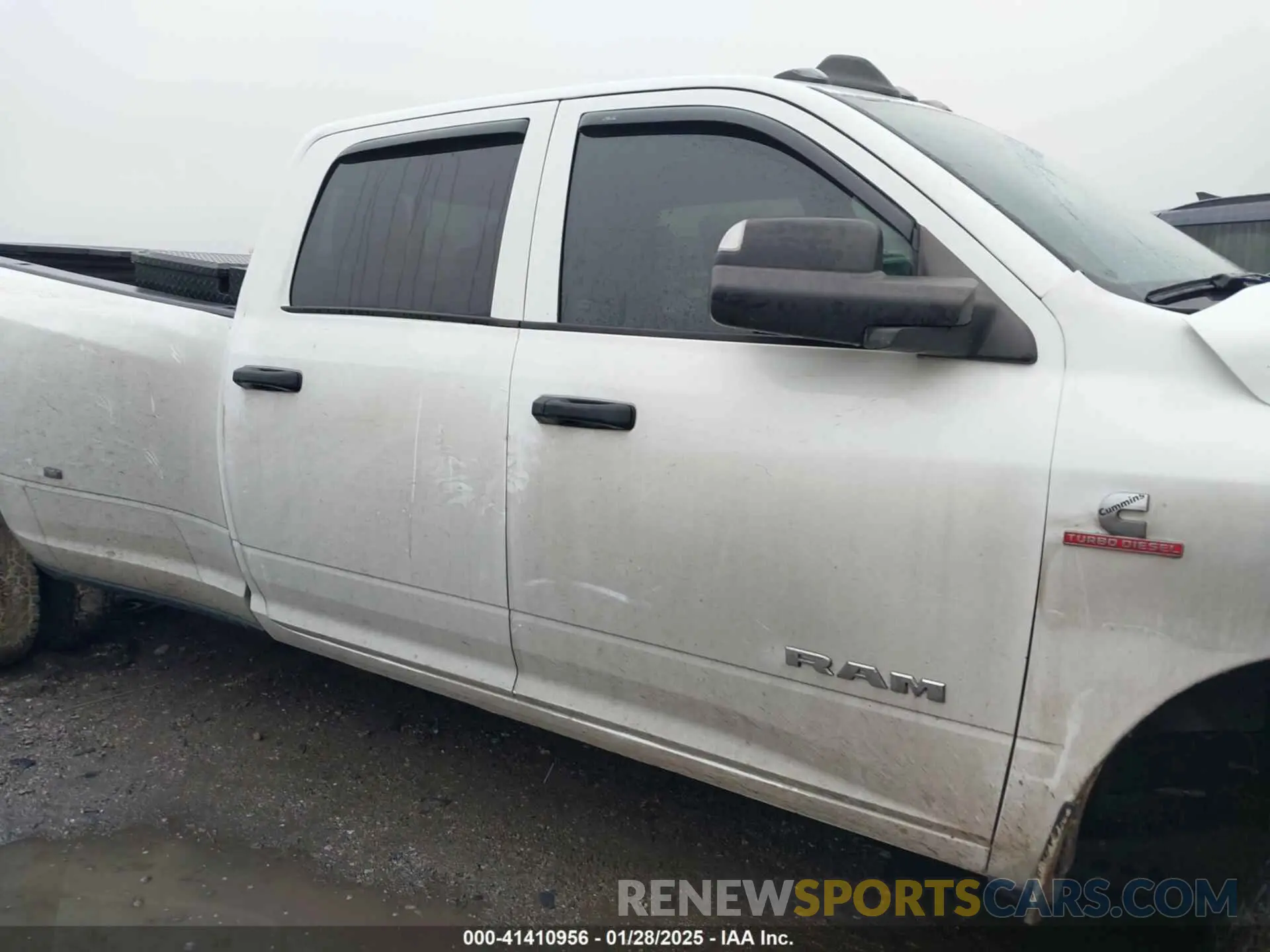 13 Photograph of a damaged car 3C63RRGL7NG316593 RAM 3500 2022