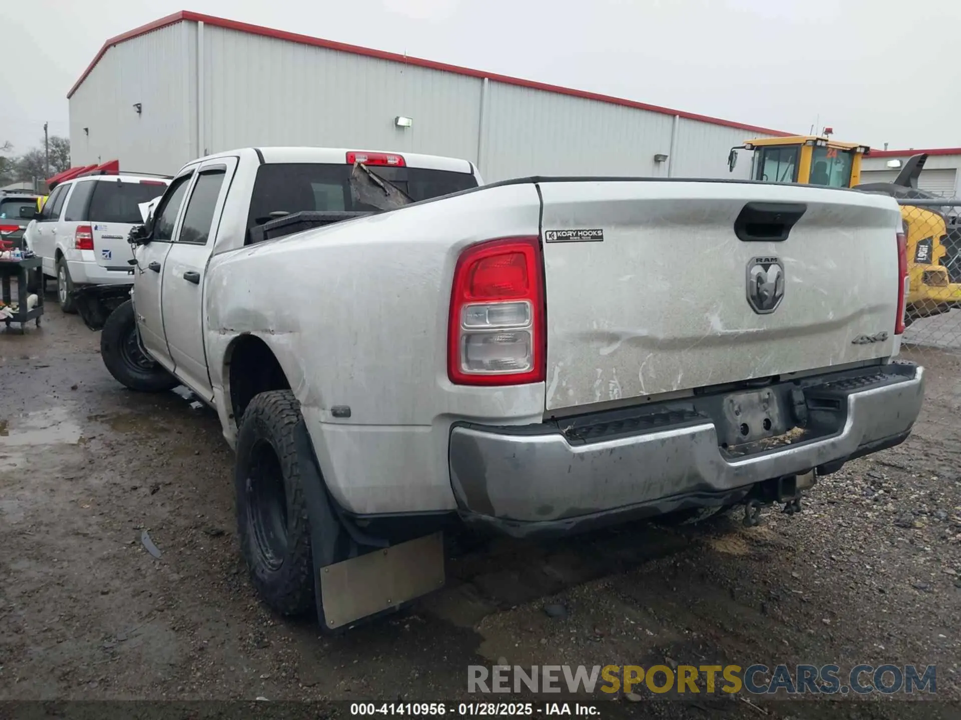 3 Photograph of a damaged car 3C63RRGL7NG316593 RAM 3500 2022