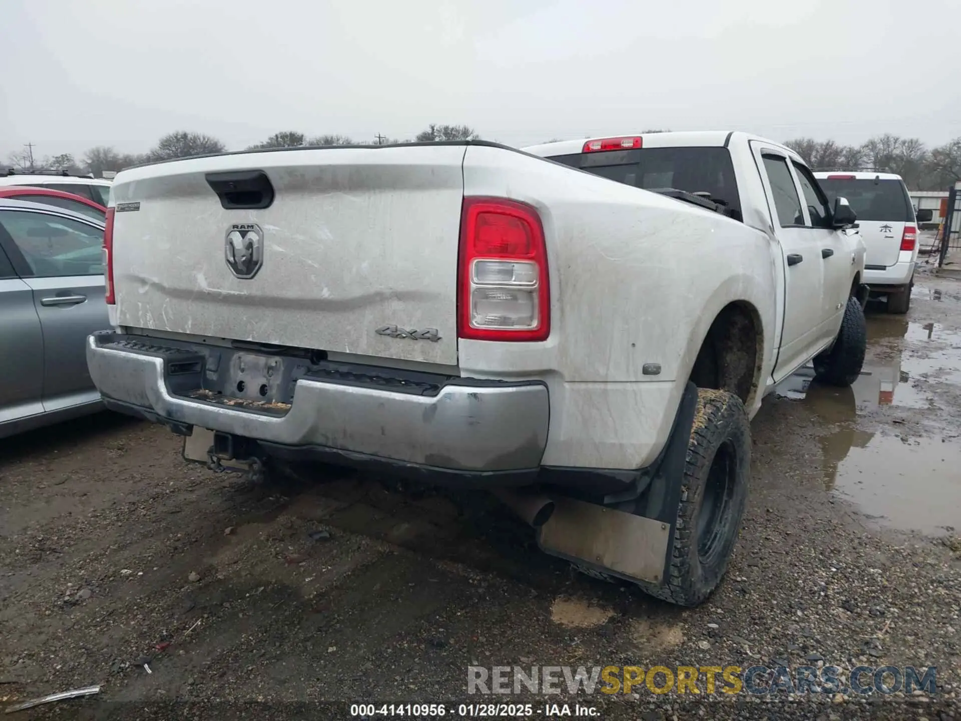 4 Photograph of a damaged car 3C63RRGL7NG316593 RAM 3500 2022