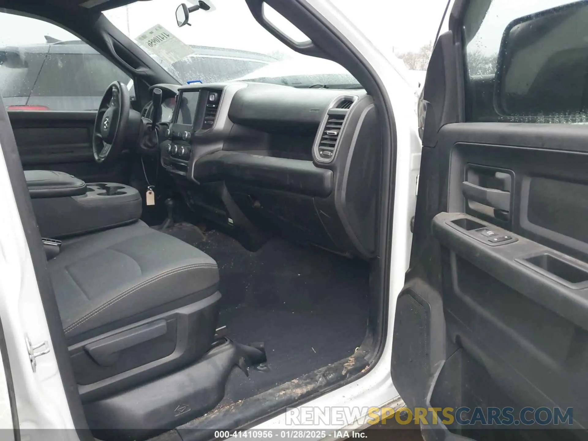 5 Photograph of a damaged car 3C63RRGL7NG316593 RAM 3500 2022