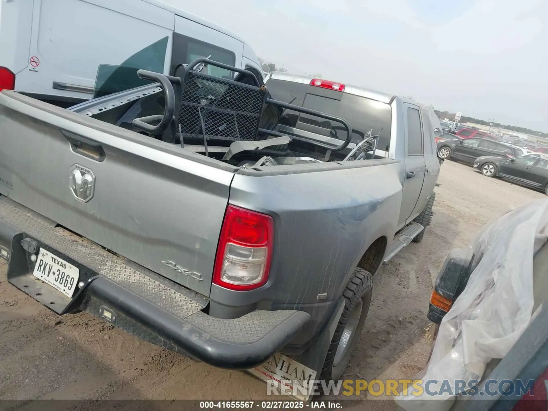 4 Photograph of a damaged car 3C63RRGL8NG193760 RAM 3500 2022