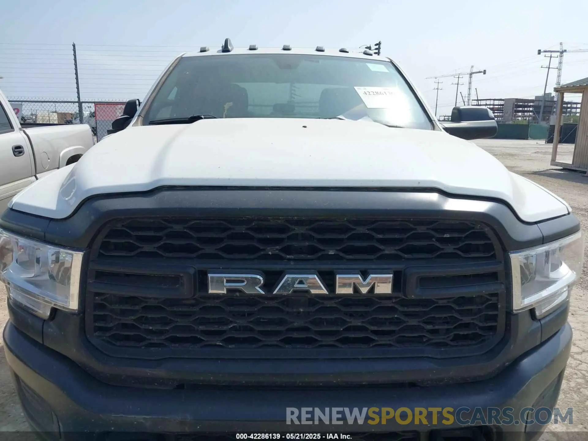 12 Photograph of a damaged car 3C63RRGL8NG303240 RAM 3500 2022