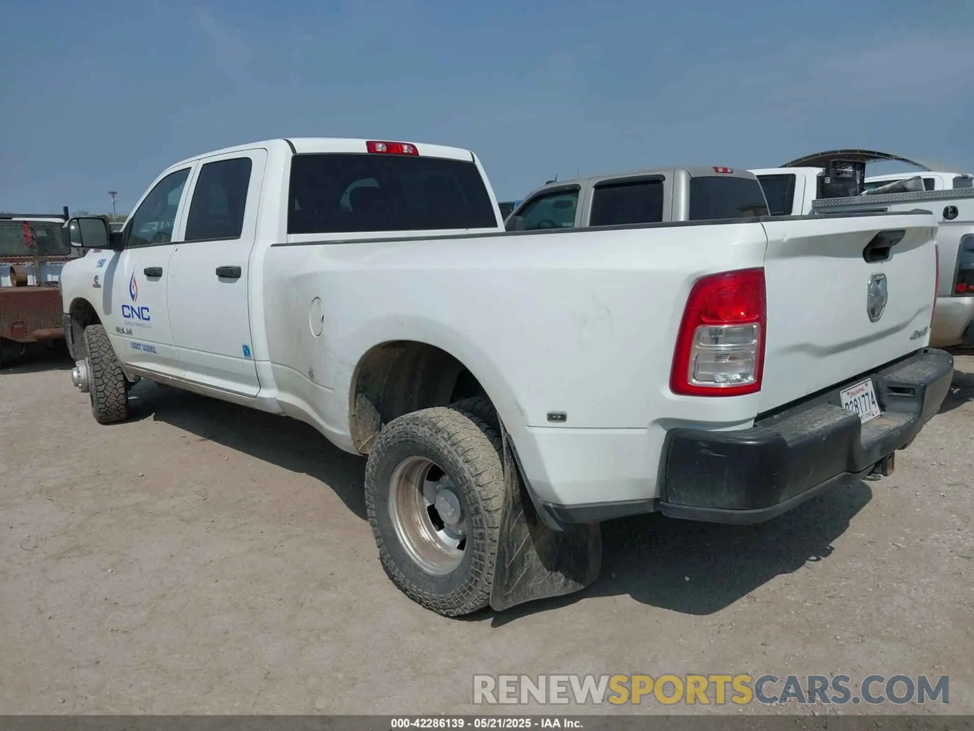 3 Photograph of a damaged car 3C63RRGL8NG303240 RAM 3500 2022