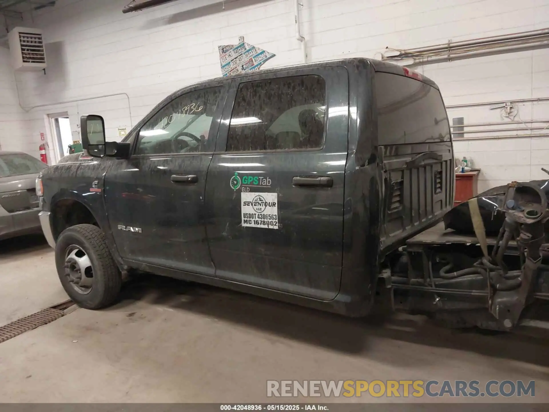 15 Photograph of a damaged car 3C63RRGL9NG196294 RAM 3500 2022