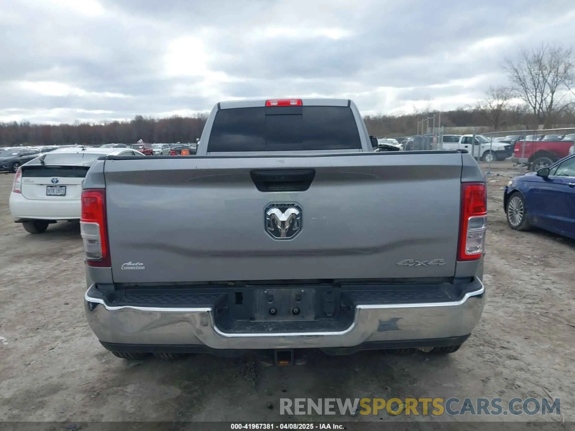 15 Photograph of a damaged car 3C63RRGLXNG136010 RAM 3500 2022