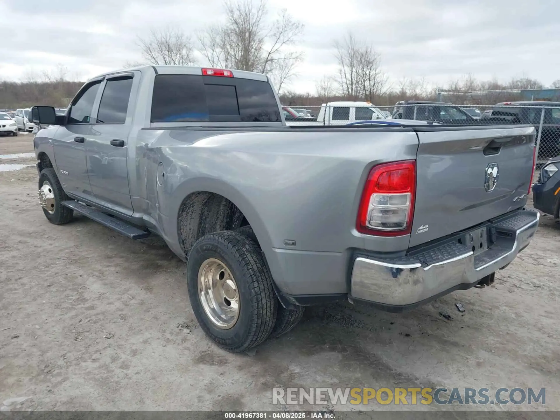 3 Photograph of a damaged car 3C63RRGLXNG136010 RAM 3500 2022