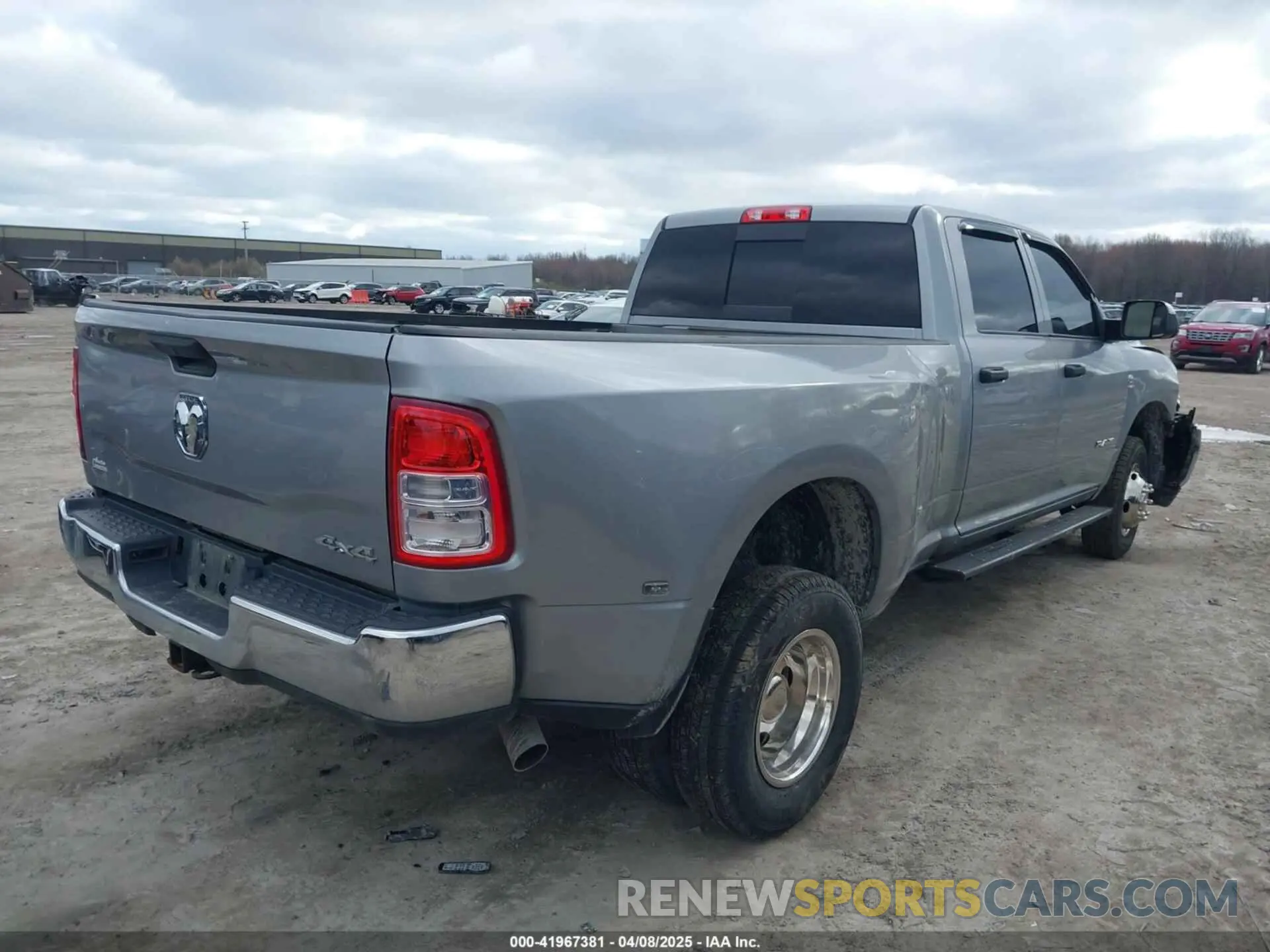 4 Photograph of a damaged car 3C63RRGLXNG136010 RAM 3500 2022