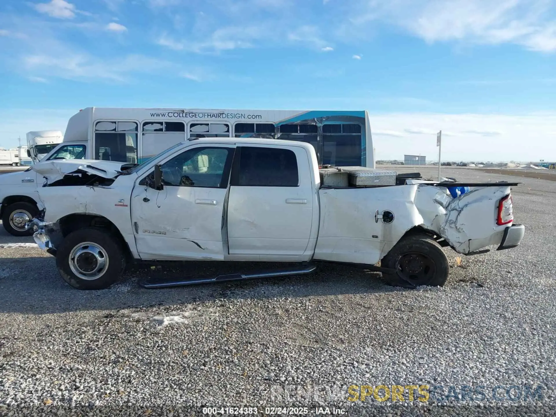 14 Photograph of a damaged car 3C63RRHL0NG302761 RAM 3500 2022