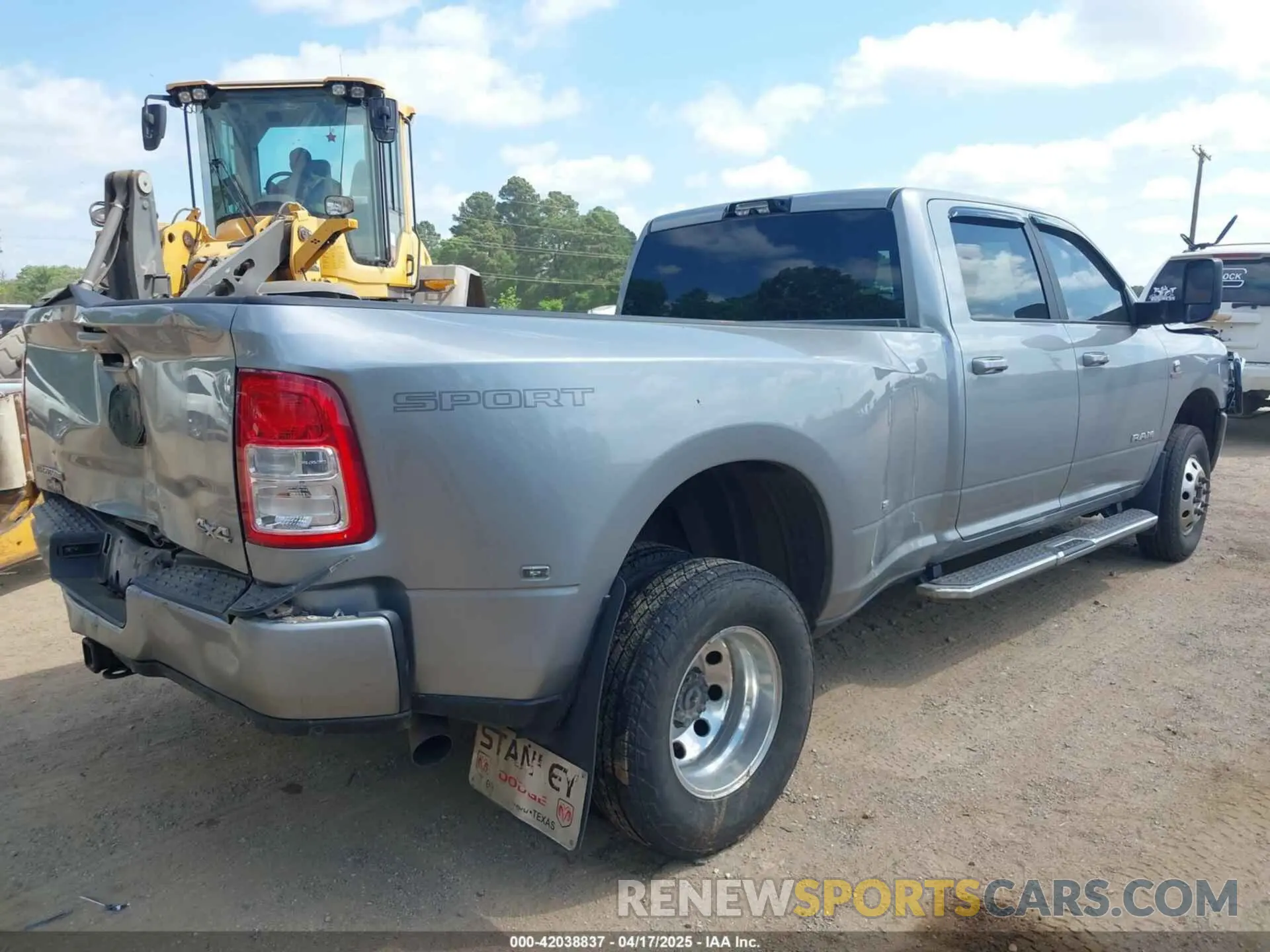 4 Photograph of a damaged car 3C63RRHL0NG311296 RAM 3500 2022