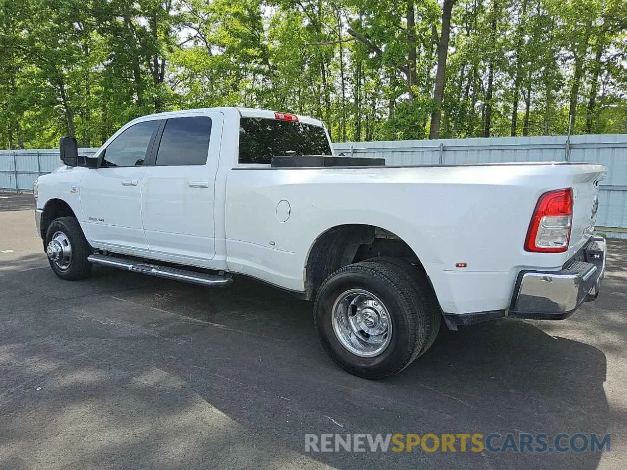 2 Photograph of a damaged car 3C63RRHL5NG291370 RAM 3500 2022