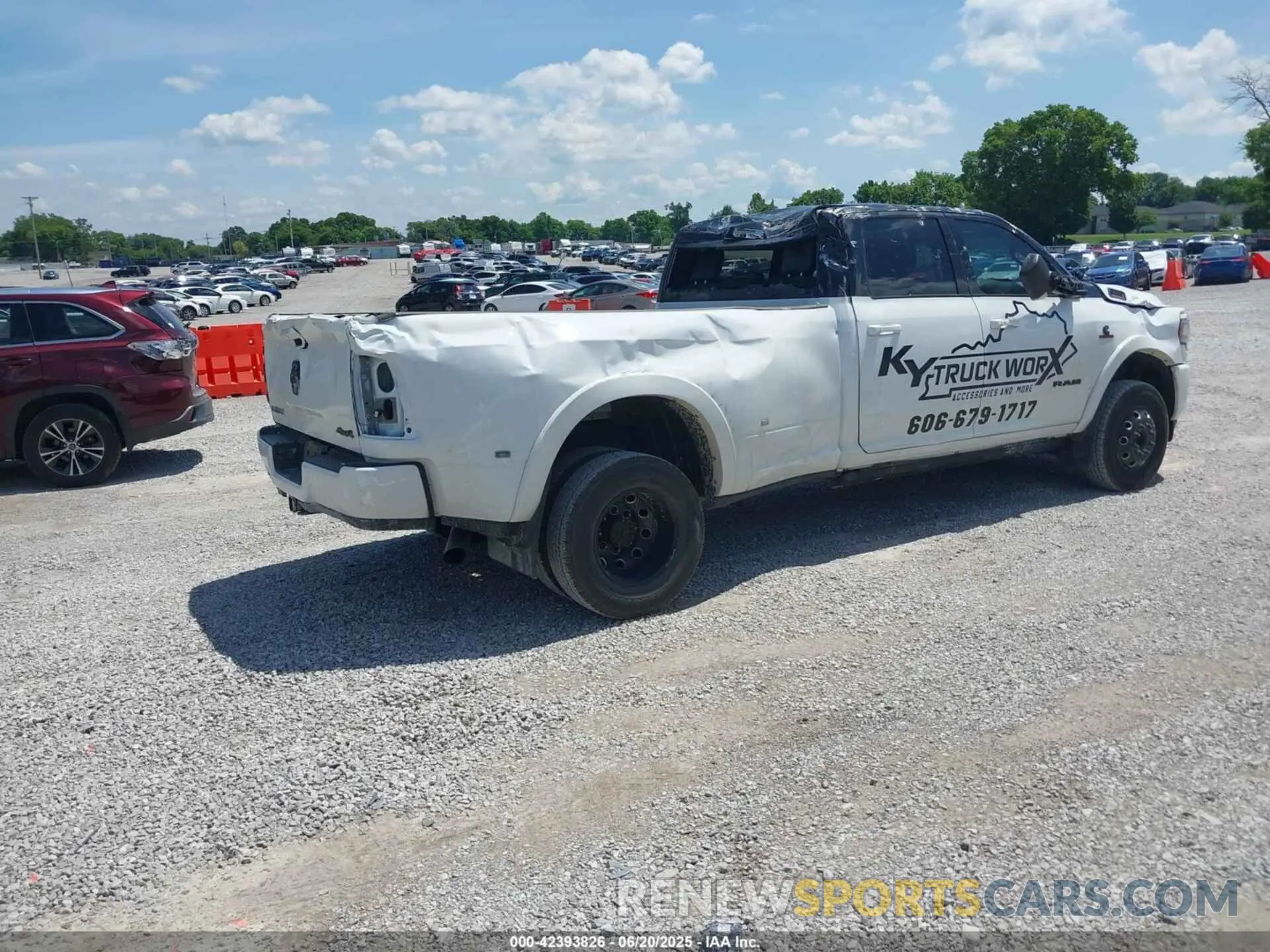 4 Photograph of a damaged car 3C63RRJL2NG355679 RAM 3500 2022