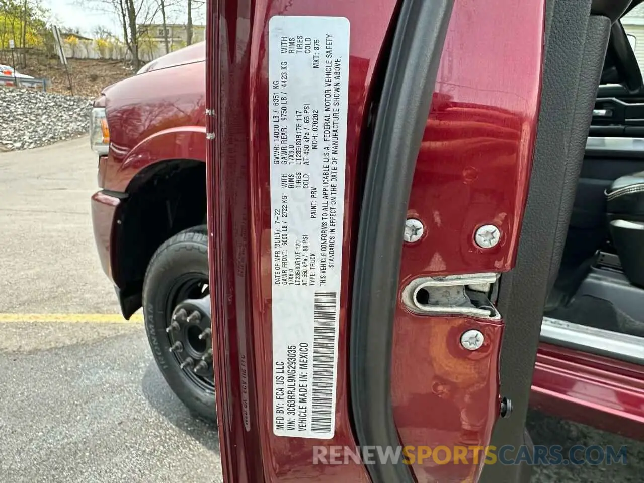 10 Photograph of a damaged car 3C63RRJL9NG293035 RAM 3500 2022
