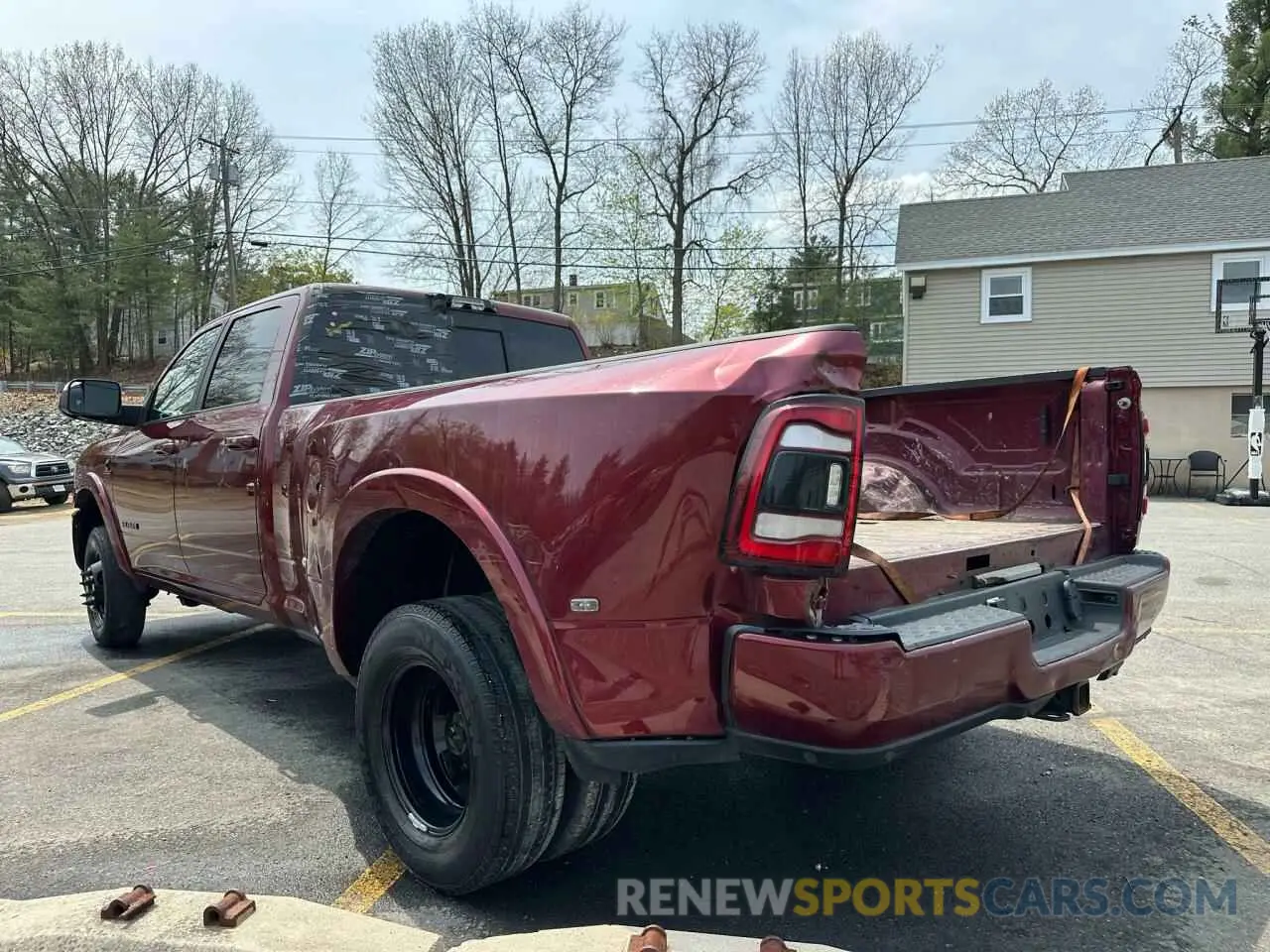 4 Photograph of a damaged car 3C63RRJL9NG293035 RAM 3500 2022