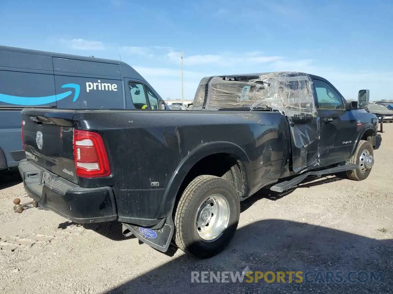 3 Photograph of a damaged car 3C63RRJL9NG360720 RAM 3500 2022