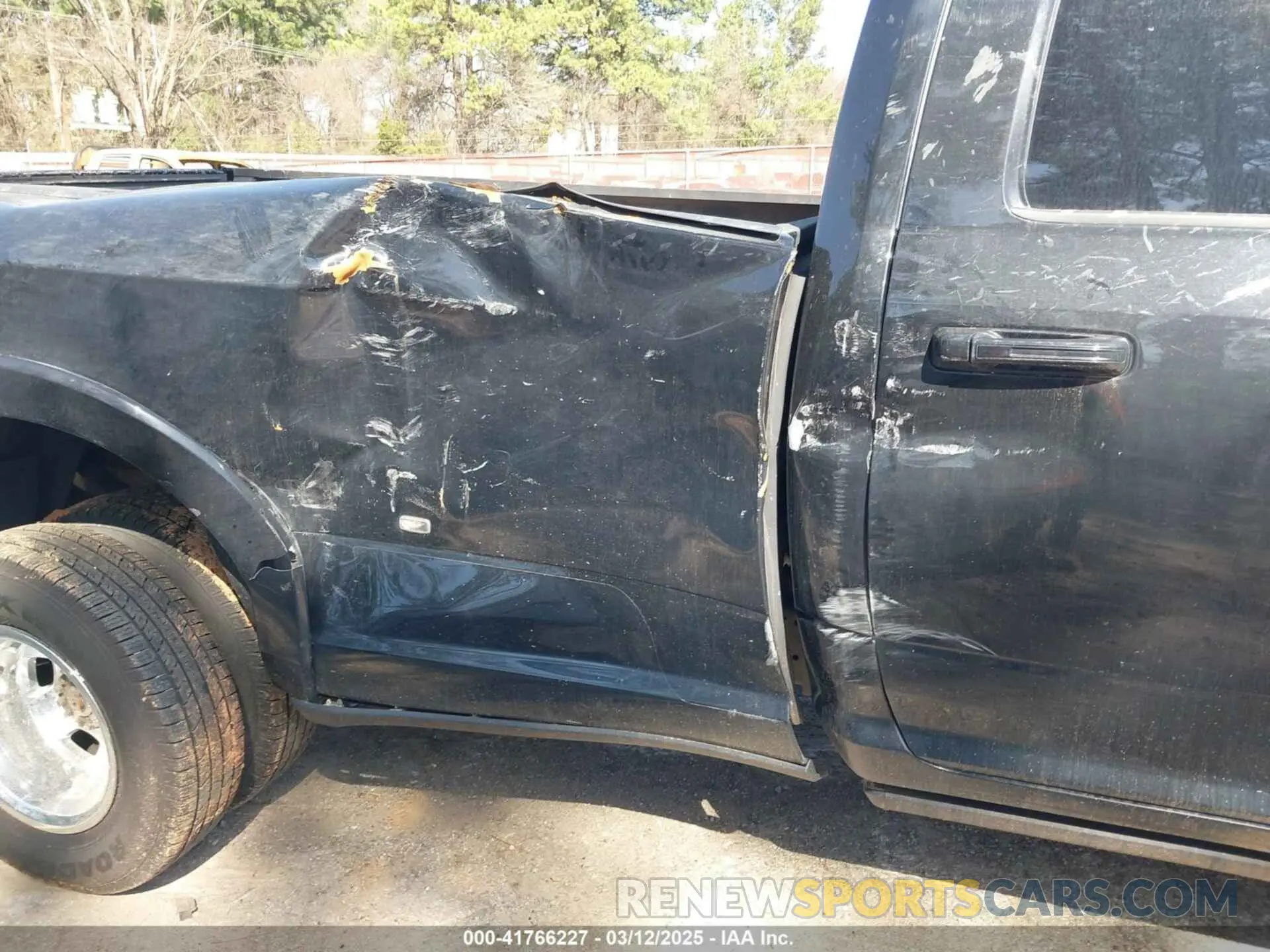16 Photograph of a damaged car 3C63RRKL3NG217244 RAM 3500 2022