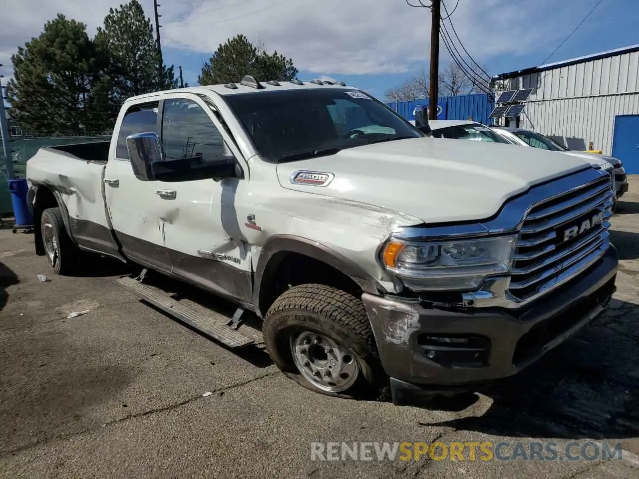 4 Photograph of a damaged car 3C63RRKL4NG151741 RAM 3500 2022