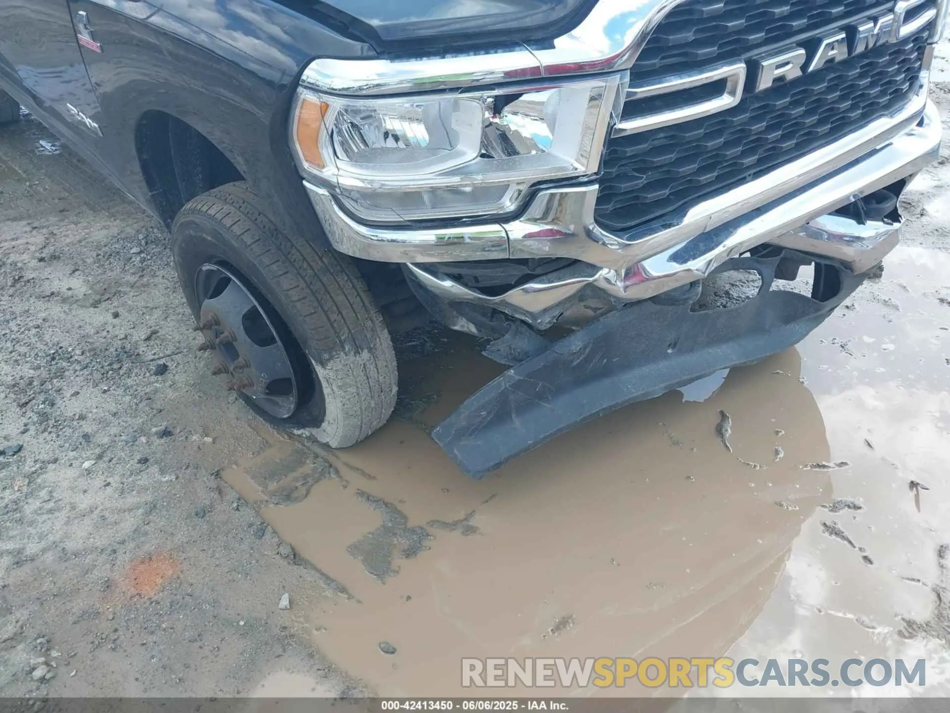 12 Photograph of a damaged car 3C63RRLL0NG175002 RAM 3500 2022