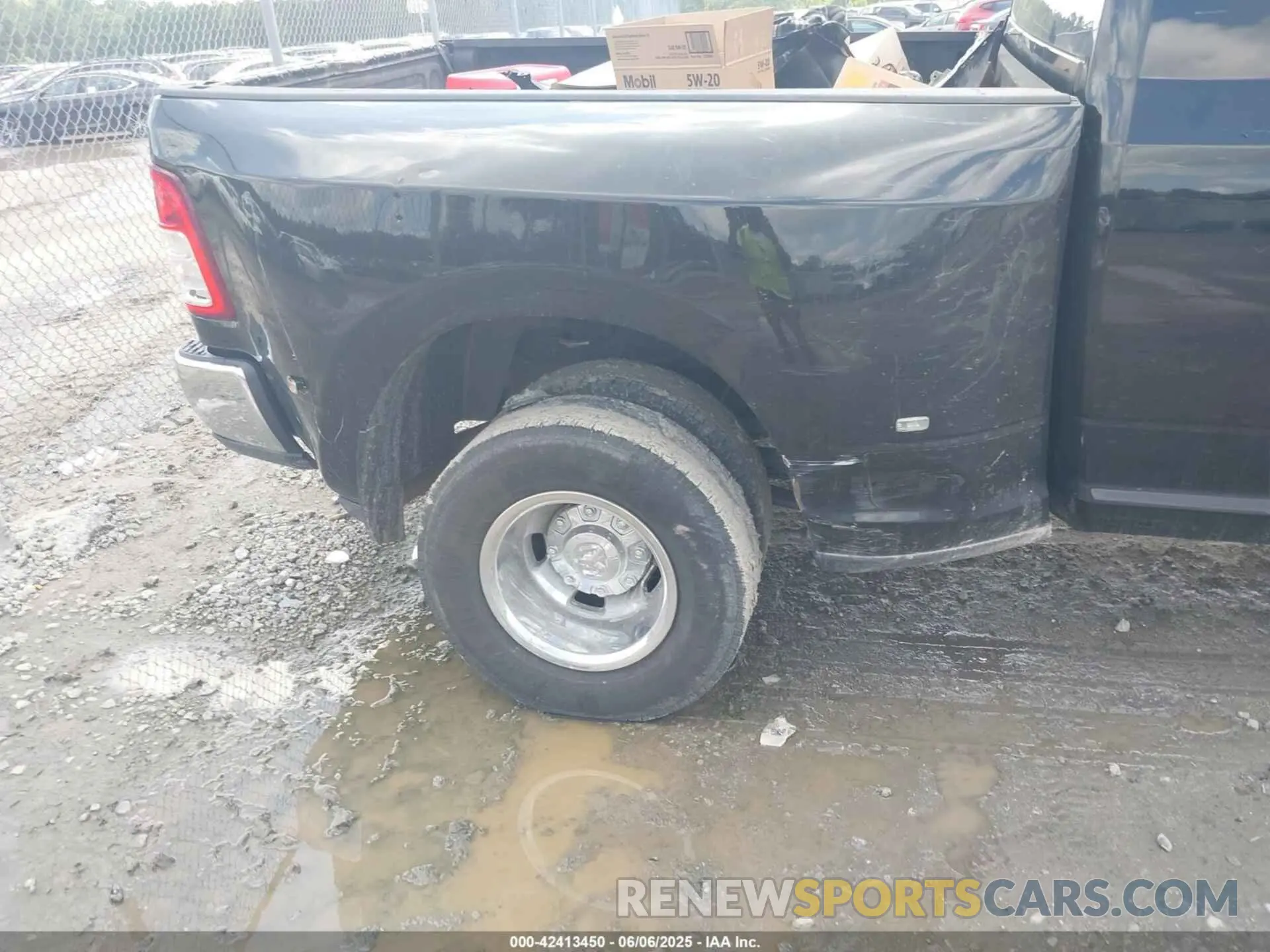 14 Photograph of a damaged car 3C63RRLL0NG175002 RAM 3500 2022