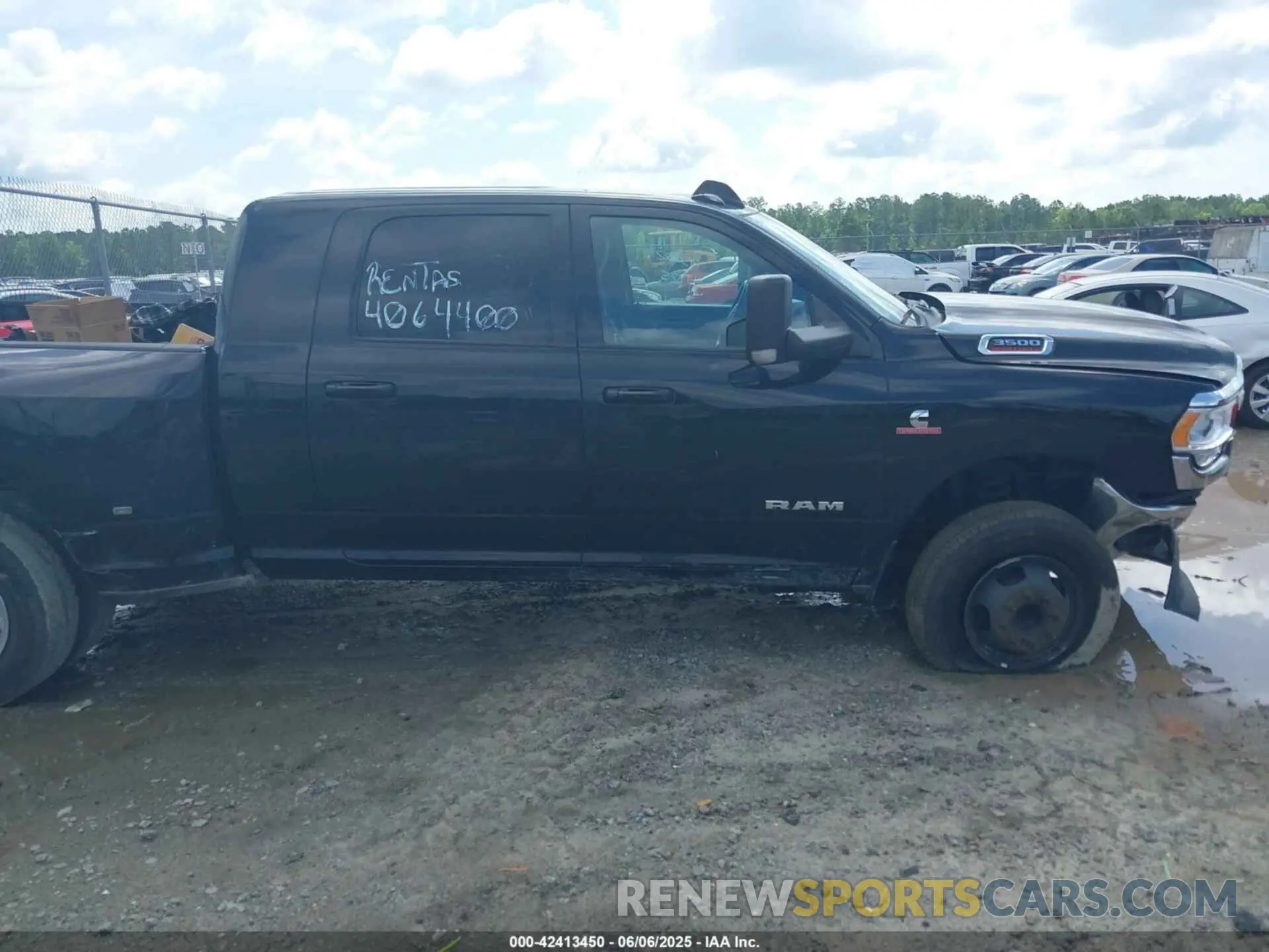 16 Photograph of a damaged car 3C63RRLL0NG175002 RAM 3500 2022