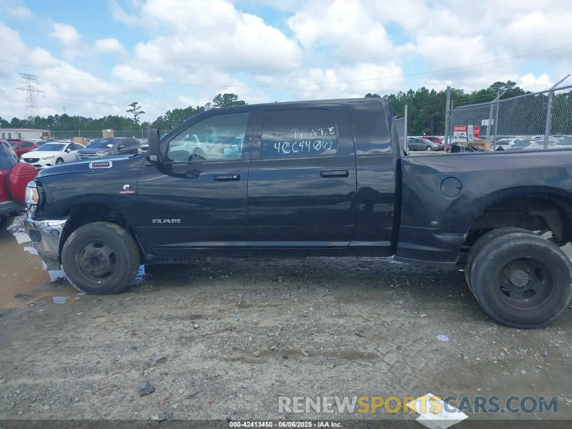 17 Photograph of a damaged car 3C63RRLL0NG175002 RAM 3500 2022