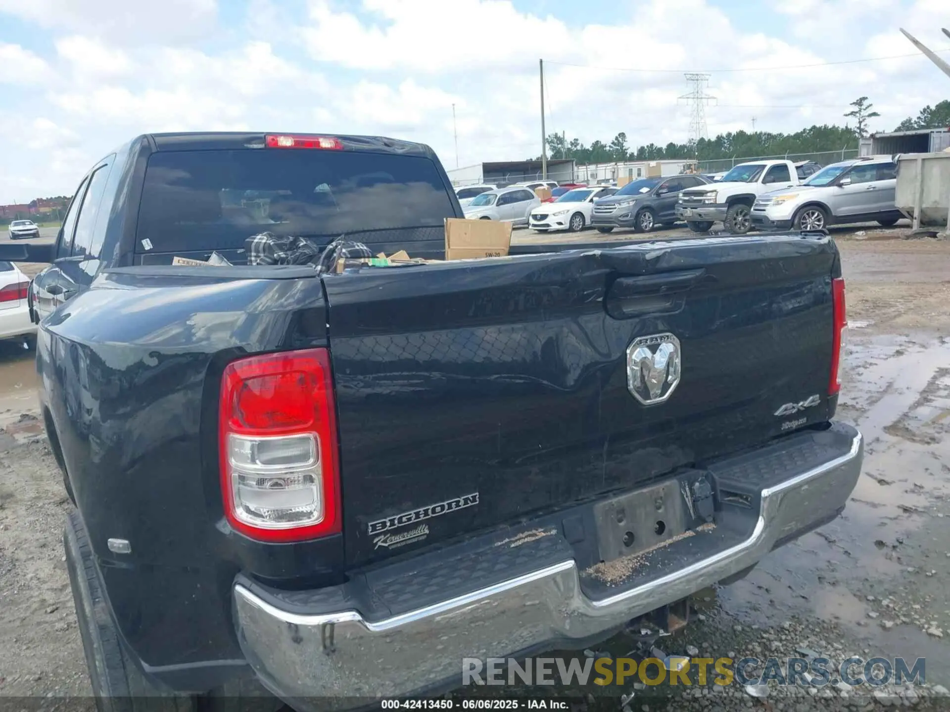 18 Photograph of a damaged car 3C63RRLL0NG175002 RAM 3500 2022