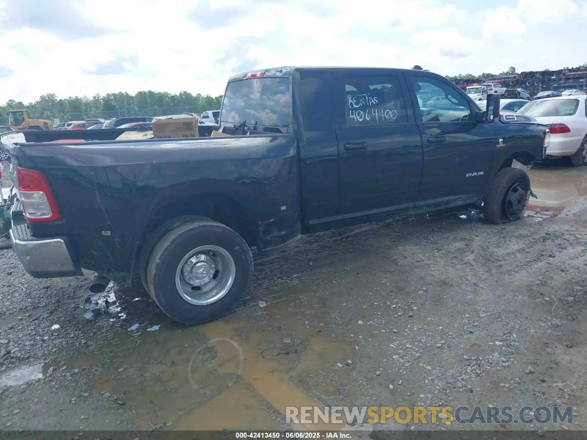 4 Photograph of a damaged car 3C63RRLL0NG175002 RAM 3500 2022