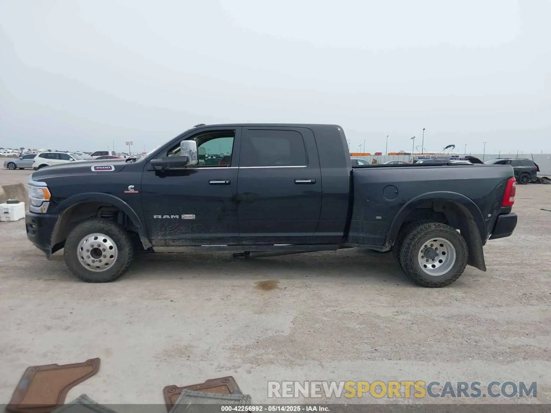 14 Photograph of a damaged car 3C63RRNLXNG402001 RAM 3500 2022